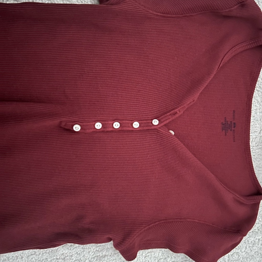Women’s 2000s Bella Swan Henley - Picture 2 of 3